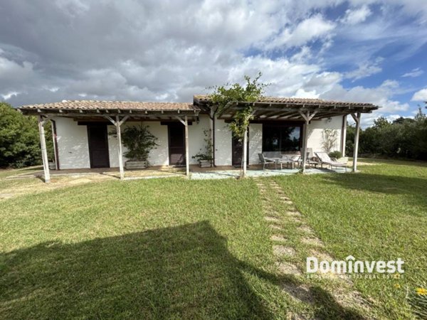 casa indipendente in vendita a Montalto di Castro in zona Pescia Romana