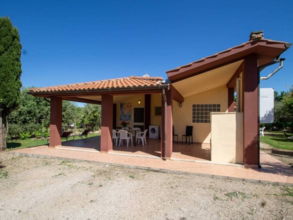 casa indipendente in vendita a Montalto di Castro in zona Pescia Romana