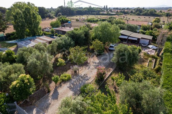 casa indipendente in vendita a Montalto di Castro