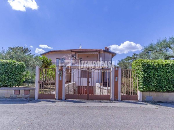 casa indipendente in vendita a Montalto di Castro