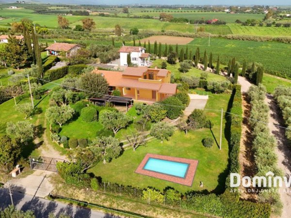 casa indipendente in vendita a Montalto di Castro in zona Pescia Romana