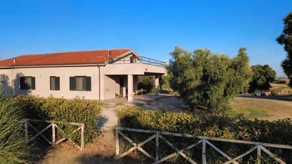 casa indipendente in vendita a Montalto di Castro