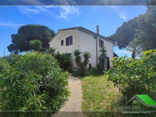 casa indipendente in vendita a Montalto di Castro