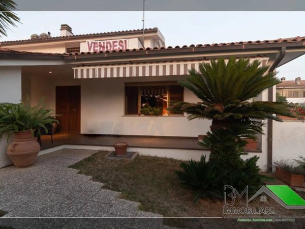 casa indipendente in vendita a Montalto di Castro