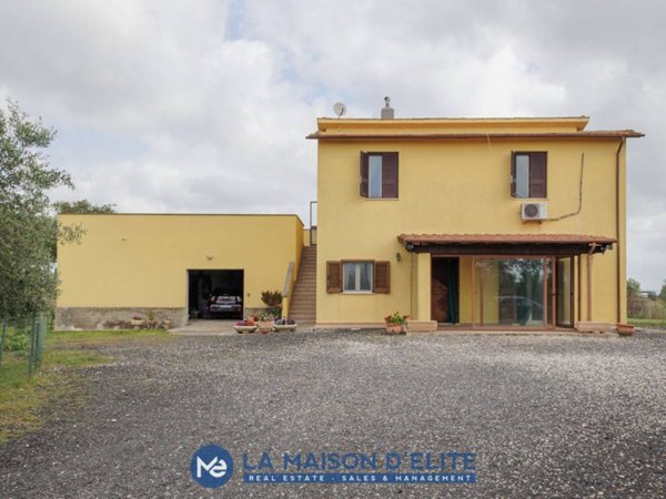 casa indipendente in vendita a Montalto di Castro