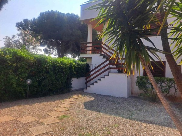 casa indipendente in vendita a Montalto di Castro in zona Montalto Marina