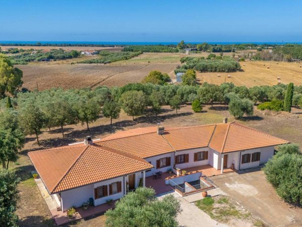casa indipendente in vendita a Montalto di Castro