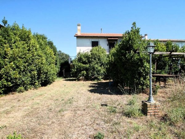casa indipendente in vendita a Montalto di Castro in zona Pescia Romana