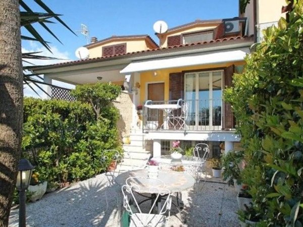 casa indipendente in vendita a Montalto di Castro