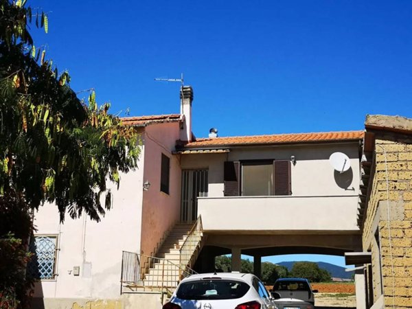casa indipendente in vendita a Montalto di Castro