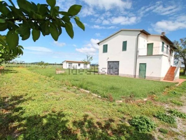 casa indipendente in vendita a Montalto di Castro in zona Pescia Romana