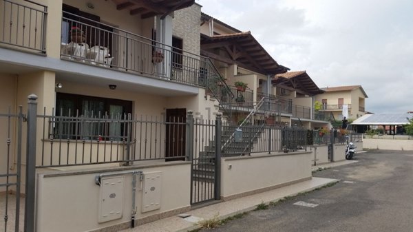 esavano in vendita a Montalto di Castro in zona Pescia Romana