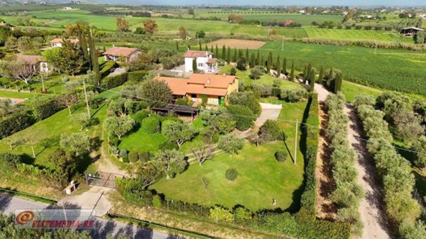 casa indipendente in vendita a Montalto di Castro
