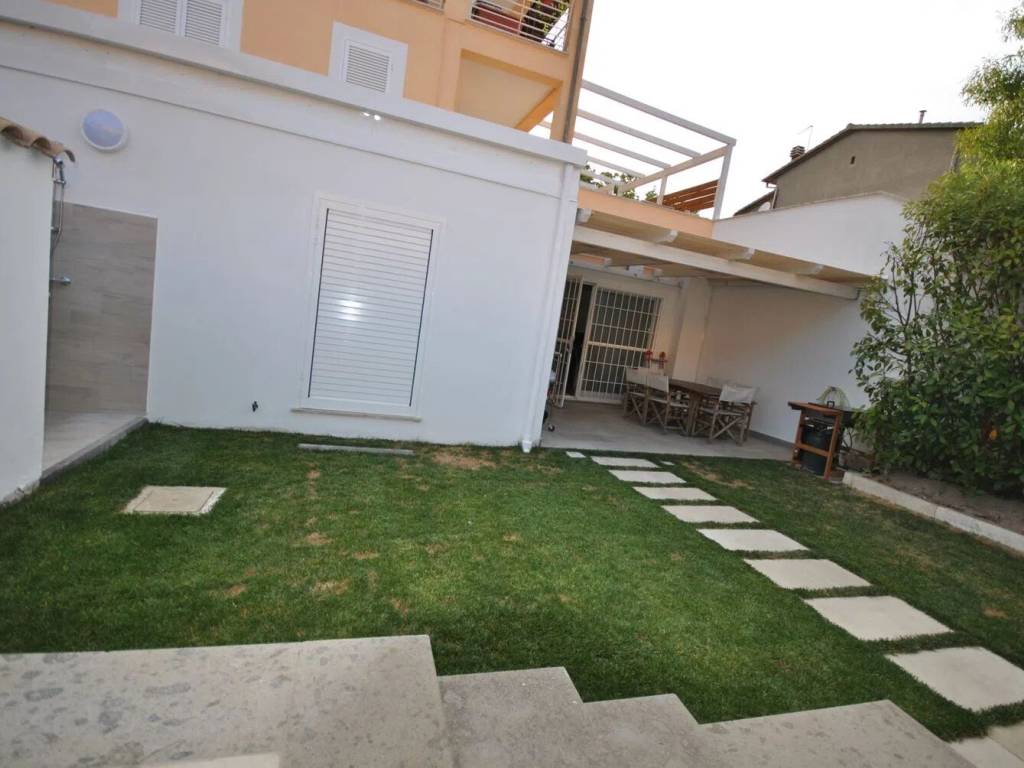 appartamento in vendita a Montalto di Castro in zona Pescia Romana