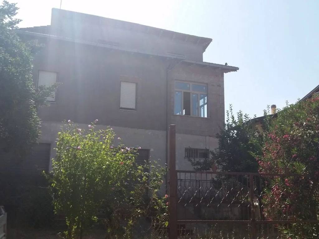 intera palazzina in vendita a Montalto di Castro in zona Pescia Romana