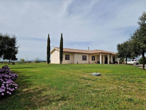 casa indipendente in vendita a Montalto di Castro