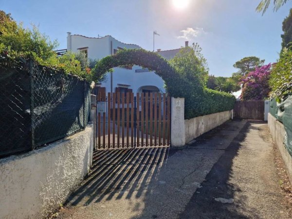 casa indipendente in vendita a Montalto di Castro in zona Montalto Marina