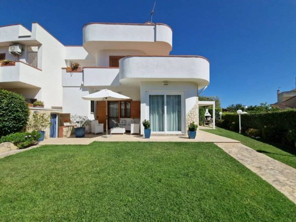 casa indipendente in vendita a Montalto di Castro in zona Montalto Marina