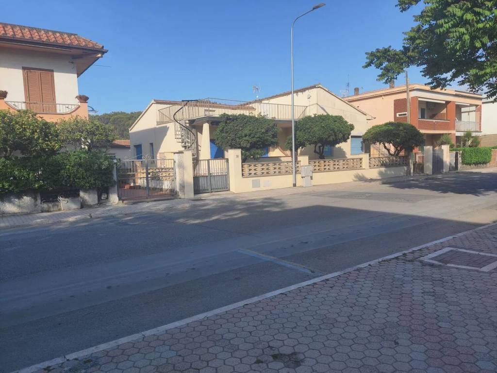 appartamento in vendita a Montalto di Castro in zona Montalto Marina