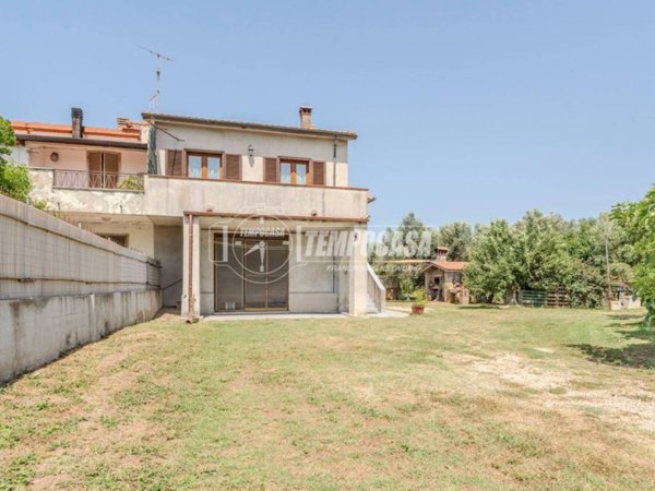 casa indipendente in vendita a Montalto di Castro