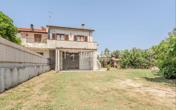 casa indipendente in vendita a Montalto di Castro