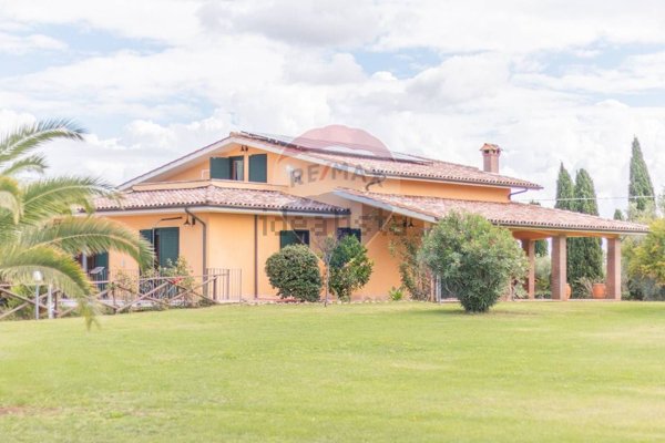 casa indipendente in vendita a Montalto di Castro