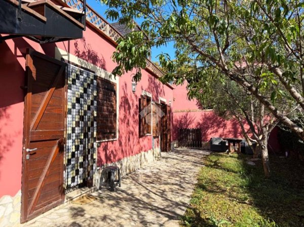 casa indipendente in vendita a Montalto di Castro in zona Pescia Romana