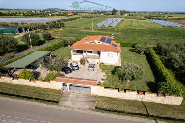 casa indipendente in vendita a Montalto di Castro in zona Pescia Romana