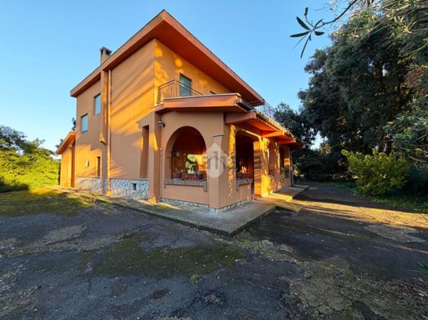 casa indipendente in vendita a Montalto di Castro