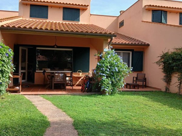 casa indipendente in vendita a Montalto di Castro