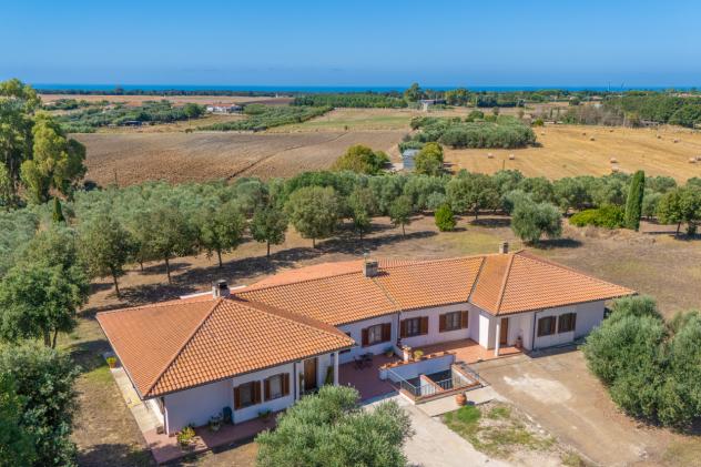 casa indipendente in vendita a Montalto di Castro