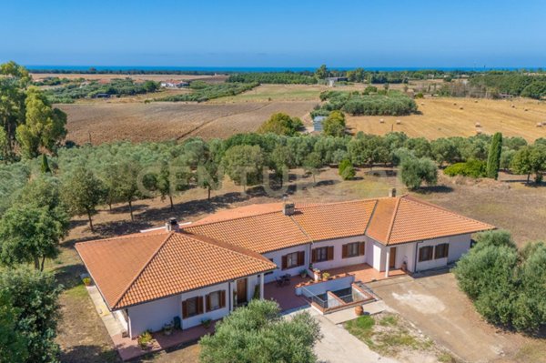 casa indipendente in vendita a Montalto di Castro