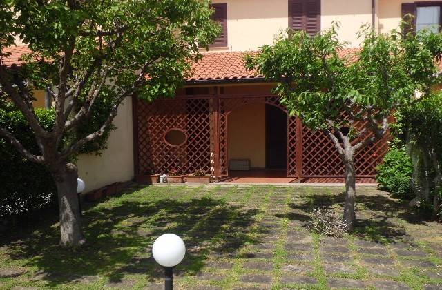 casa indipendente in vendita a Montalto di Castro