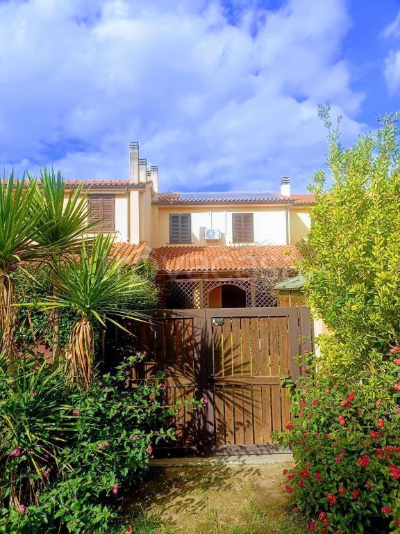 casa indipendente in vendita a Montalto di Castro