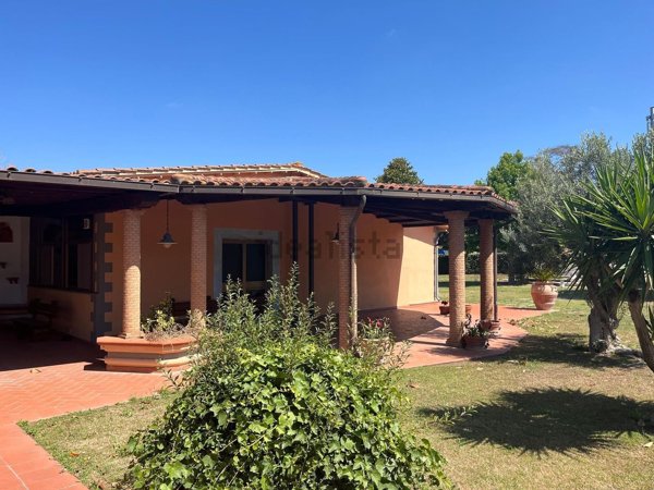 locale di sgombero in vendita a Montalto di Castro