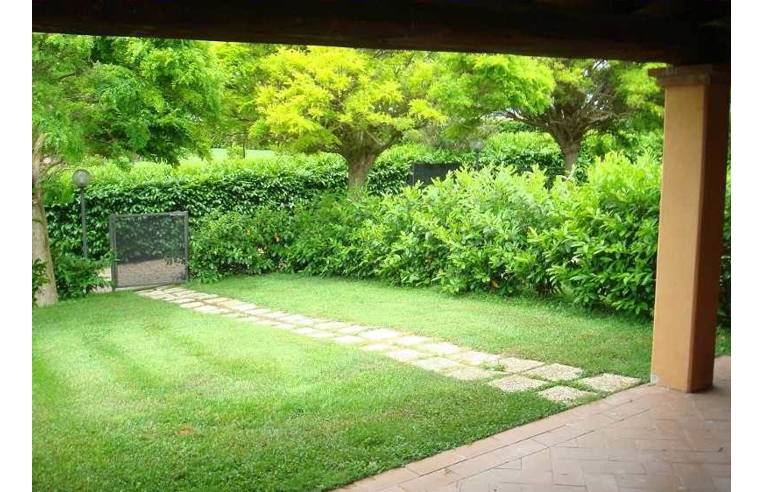 casa indipendente in vendita a Montalto di Castro in zona Pescia Romana