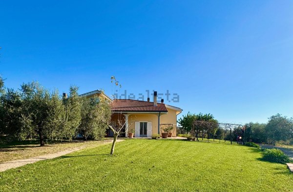 casa indipendente in vendita a Montalto di Castro