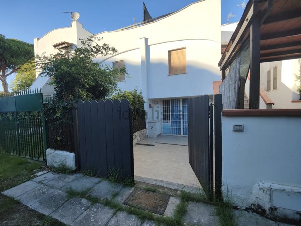 casa indipendente in vendita a Montalto di Castro