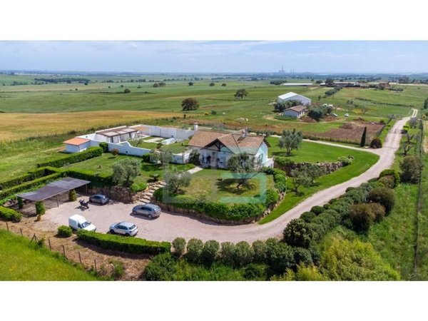 casa indipendente in vendita a Montalto di Castro in zona Pescia Romana