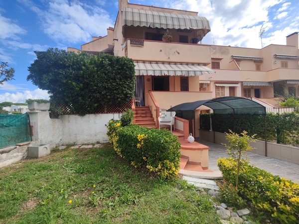 casa indipendente in vendita a Montalto di Castro