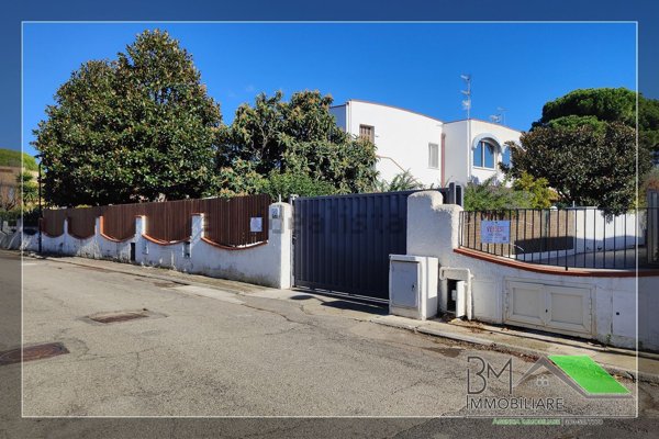 casa indipendente in vendita a Montalto di Castro in zona Montalto Marina