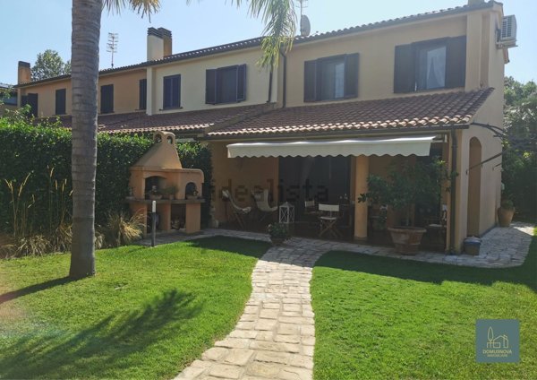 casa indipendente in vendita a Montalto di Castro