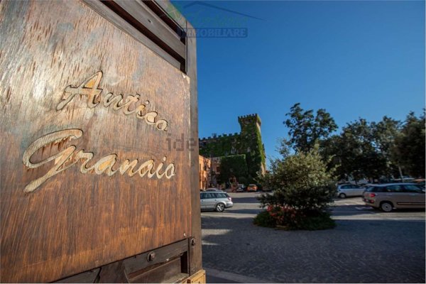 locale commerciale in vendita a Montalto di Castro