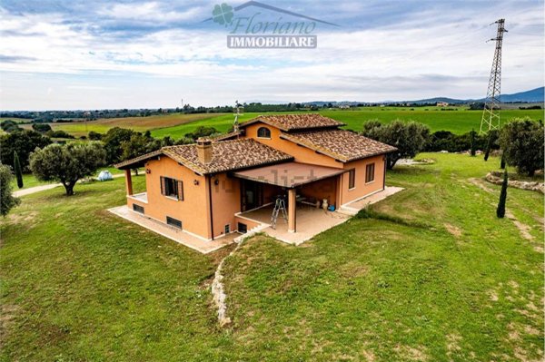 casa indipendente in vendita a Montalto di Castro