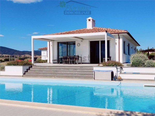 casa indipendente in vendita a Montalto di Castro