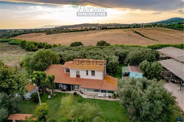 casale in vendita a Montalto di Castro in zona Pescia Romana