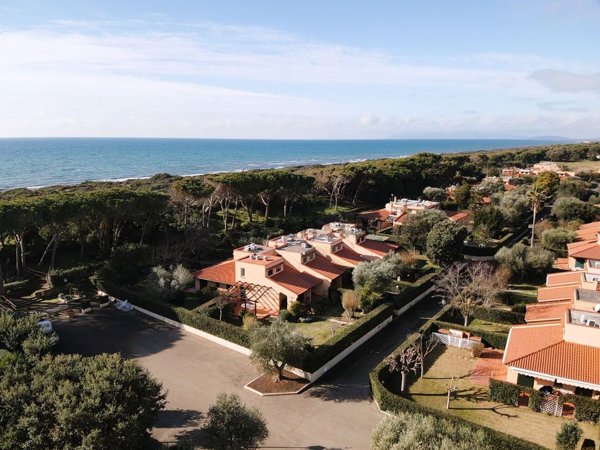 casa indipendente in vendita a Montalto di Castro