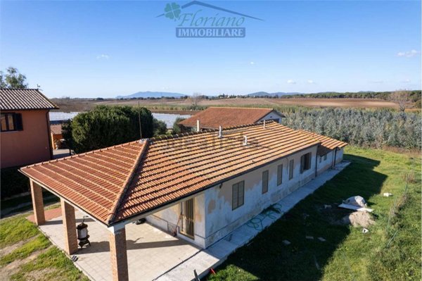 casa indipendente in vendita a Montalto di Castro in zona Pescia Romana