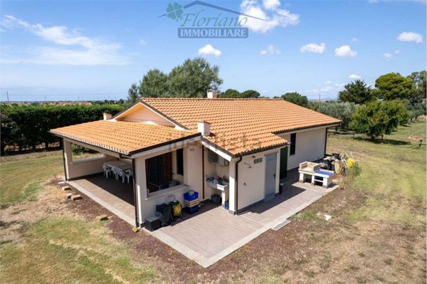 casa indipendente in vendita a Montalto di Castro