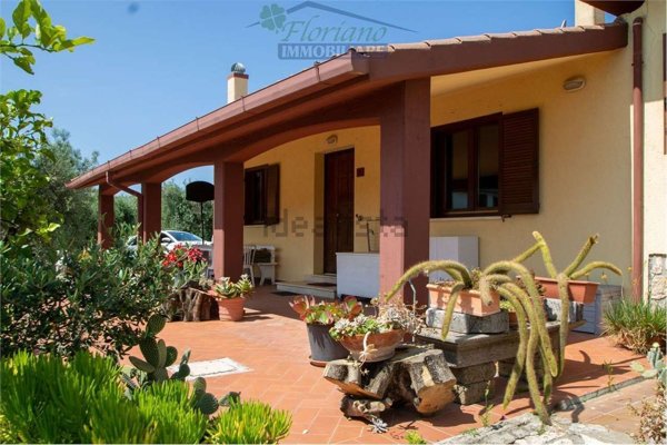 casa indipendente in vendita a Montalto di Castro in zona Pescia Romana